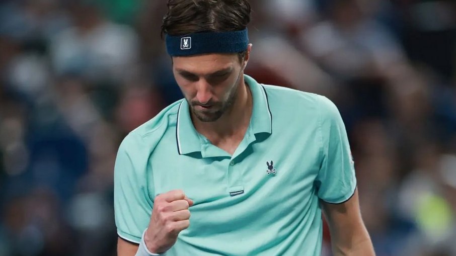 Arthur Rinderknech saiu do torneio por estar na final do Masters 1000 de Xangai, que será disputado neste domingo, 12 Arthur Rinderknech saiu do torneio por estar na final do Masters 1000 de Xangai, que será disputado neste domingo, 12