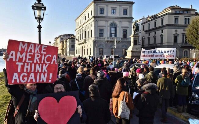 Protesto em Florence, na Itália. Mulheres foram às ruas em protesto contra o novo presidente americano