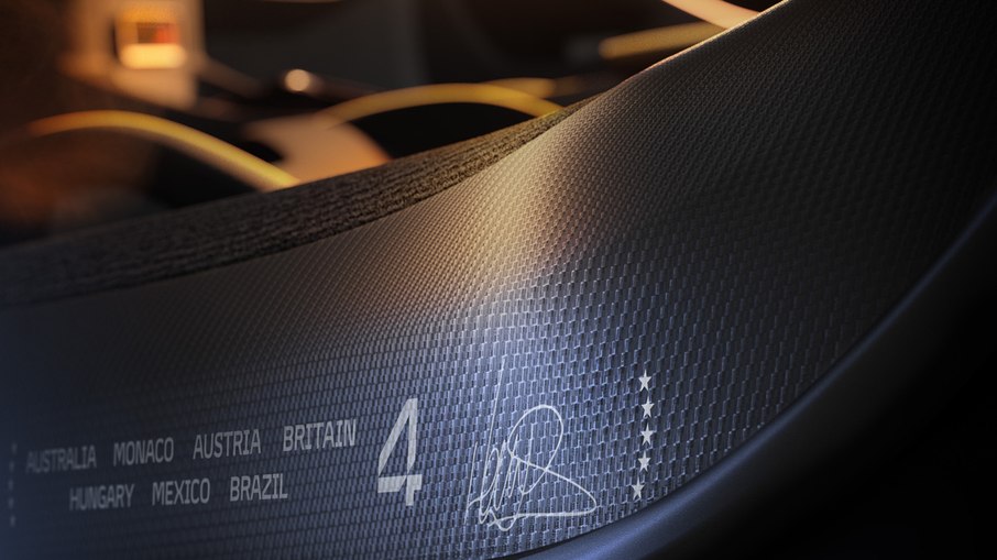 Artura Spider MCL39 com a assinatura de Lando Norris Artura Spider MCL39 com a assinatura de Lando Norris