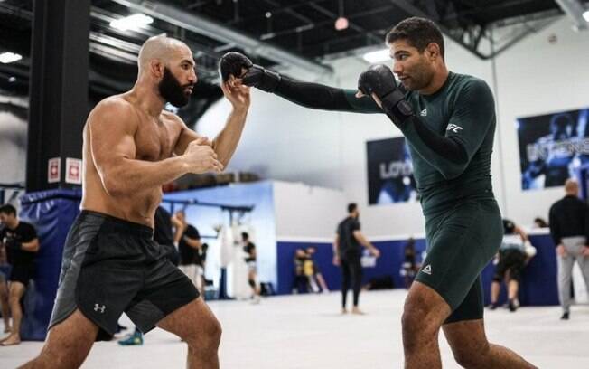 Herbert Burns comemora renovação de contrato com o UFC e fala sobre possível adversário: “não importa o nome da vítima” Herbert Burns comemora renovação de contrato com o UFC e fala sobre possível adversário: “não importa o nome da vítima”