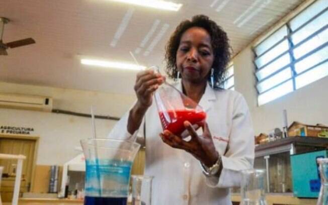 Joana D'Arc é cientista química e tem seu nome como referência brasileira na pesquisa e na superação da pobreza