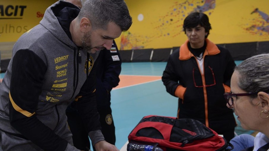 Protocolo normal de jogo foi seguido, mas a equipe visitante não compareceu, decretando o W.O. Protocolo normal de jogo foi seguido, mas a equipe visitante não compareceu, decretando o W.O.