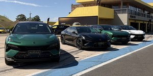 Lotus estreia no Brasil com carros de até 918 cv