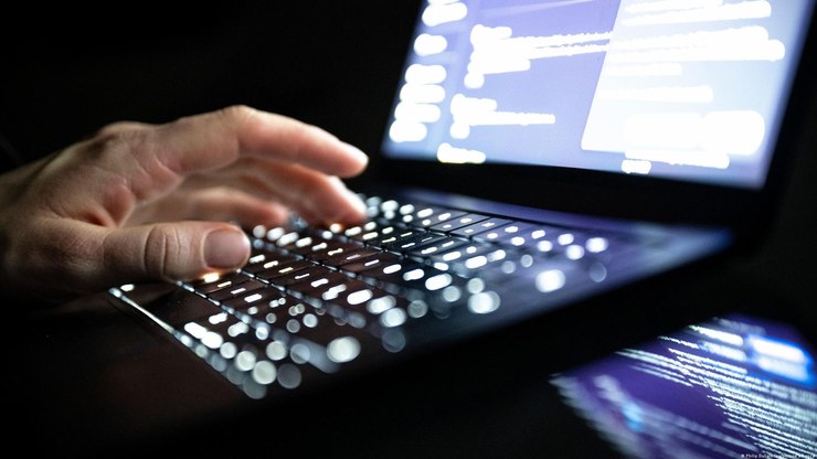 Hackers roubam e-mails da AfD; sigla alemã investiga vazamento