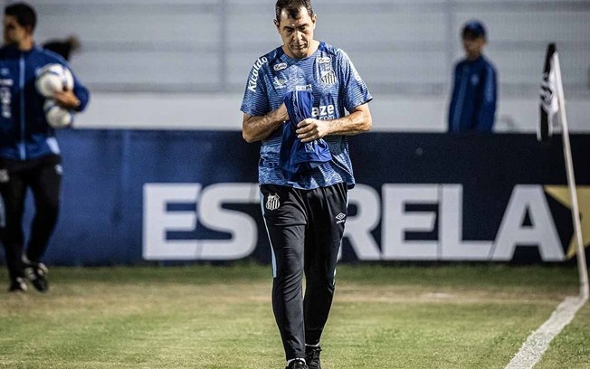 Carille afirma que não recebeu proposta do Corinthians Carille afirma que não recebeu proposta do Corinthians