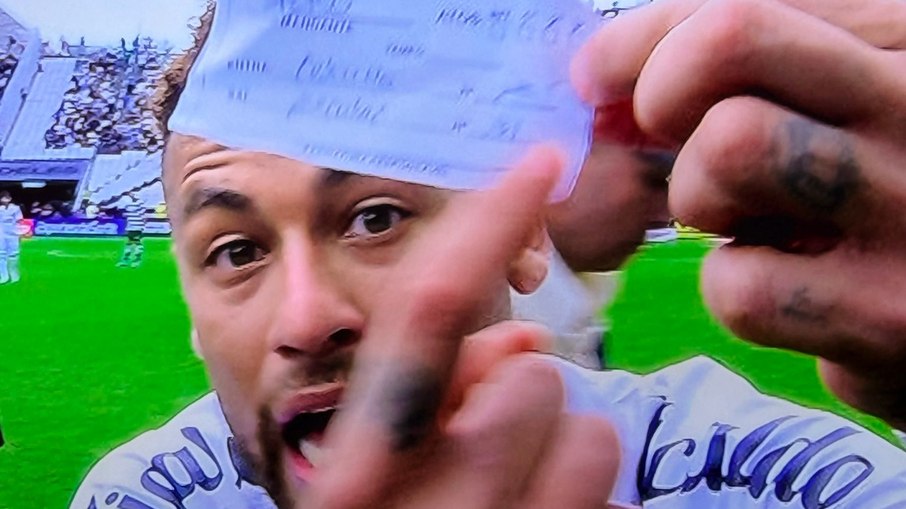 Lambança da arbitragem tira Neymar do jogo do Santos Lambança da arbitragem tira Neymar do jogo do Santos