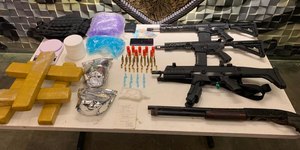 Líder de facção é preso com arsenal de armas e drogas em BH