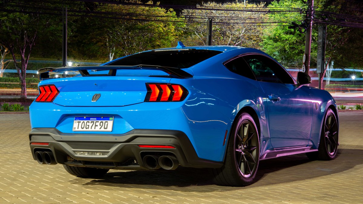 MUSTANG DARK HORSE MUSTANG DARK HORSE