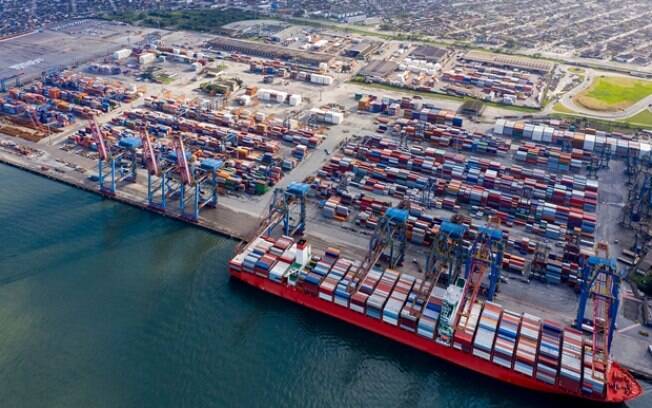 Porto de Santos bate recorde de cargas em 2021
