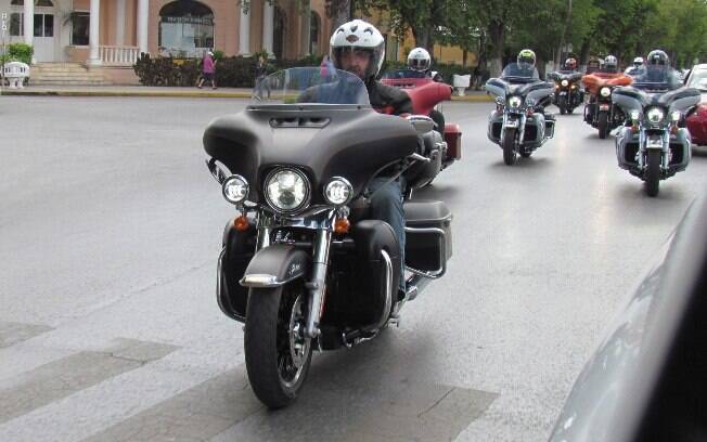A Harley-Davidson Ultra Limited, circulando na cidade de Mérida