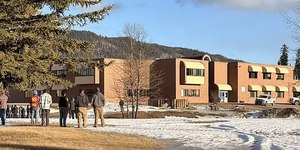 Famílias processam OpenAI por massacre escolar no Canadá