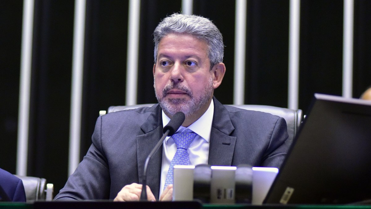 Arthur Lira criticou falta de articulação do Planalto e mandou indiretas aos ministros