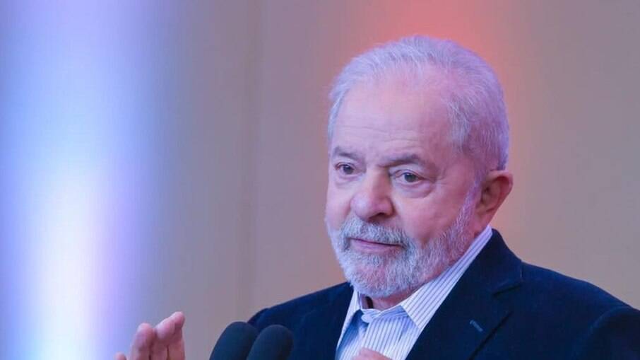 Lula tem 40,6% das intenções de voto, Bolsonaro 32% e Ciro 7,1%, aponta CNT