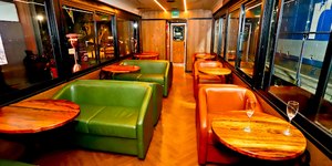 Trem da Serra do Mar ganha vagão boutique com teto de vidro