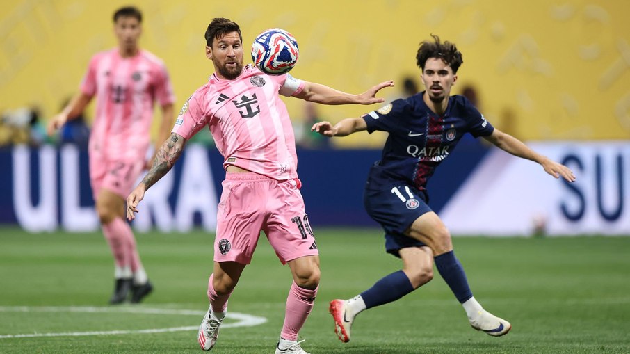 Messi e Vitinha jogaram juntos no PSG, e se enfrentaram neste domingo (29) Messi e Vitinha jogaram juntos no PSG, e se enfrentaram neste domingo (29)