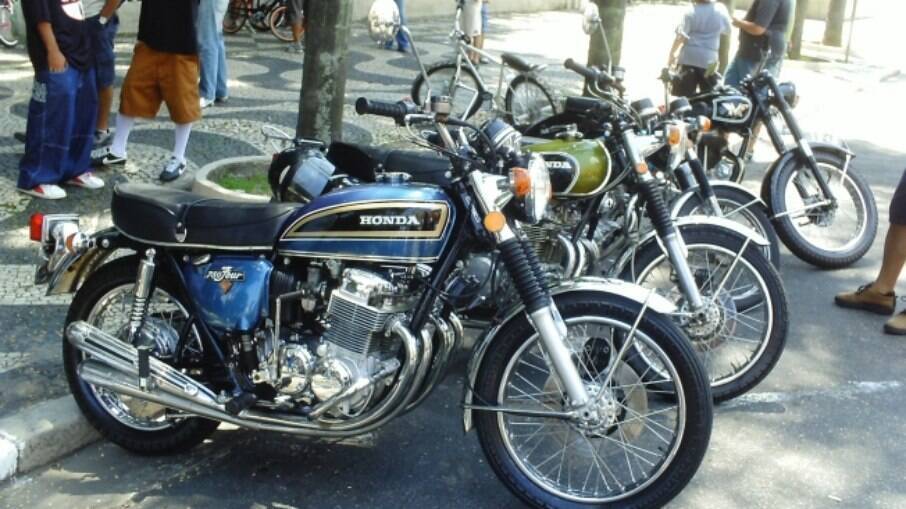 A realeza enfileirada: a rainha Honda CB 750 Four e a princesa Honda CB 500 Four