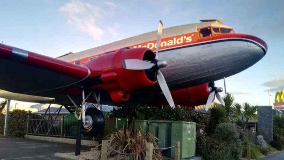 Avião do McDonald’s virou atração turística