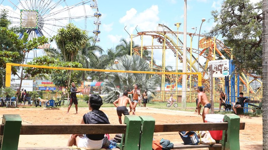 Brasilienses no feriado de carnaval no Parque da Cidade