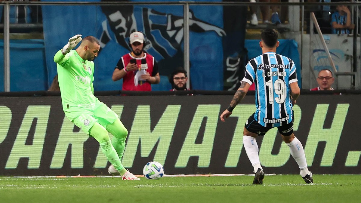 Grêmio e Palmeiras medem forças pelo Brasileirão nesta quinta-feira