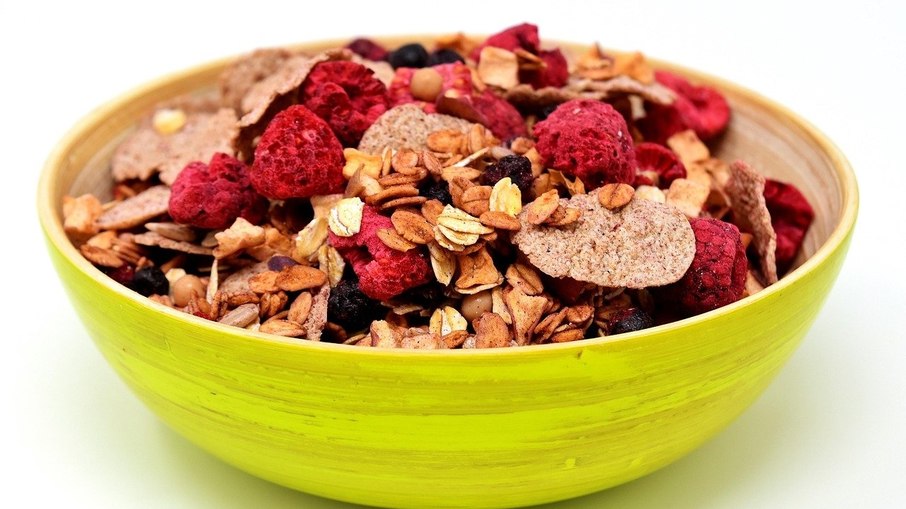 Além disso, a farinha e os grãos de aveia também podem ser adicionadas a sucos, iogurtes, sopas ou saladas de frutas e no açaí. Além disso, a farinha e os grãos de aveia também podem ser adicionadas a sucos, iogurtes, sopas ou saladas de frutas e no açaí.