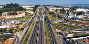 Carga de 647 toneladas mobiliza operação especial na Via Dutra