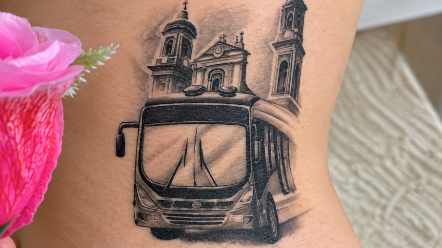 Yeline Lizbeth Patiño se casou com a linha A60/F60 do TransMilenio, sistema de ônibus de Bogotá Yeline Lizbeth Patiño se casou com a linha A60/F60 do TransMilenio, sistema de ônibus de Bogotá