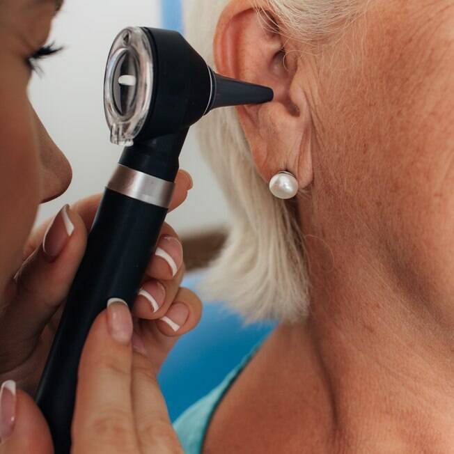 A otite de verão é uma inflamação típica da estação%2C que pode ser crônica ou aguda