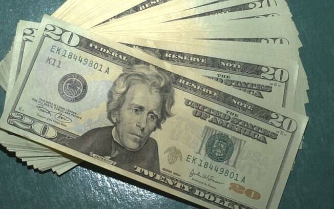 Dólar ultrapassa R$ 5,50 provocado por aumento de casos da Covid-19 no exterior