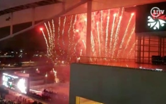 Escalação no gramado e show de fogos: Corinthians protagoniza festa antes do jogo contra o Coritiba
