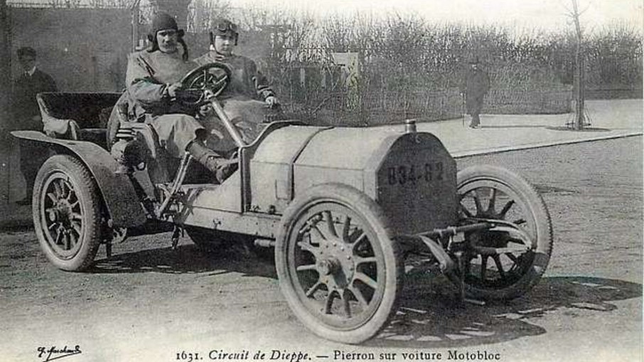 Motobloc foi usado na primeira viagem de carro entre São Paulo e Santos, em 1908 Motobloc foi usado na primeira viagem de carro entre São Paulo e Santos, em 1908
