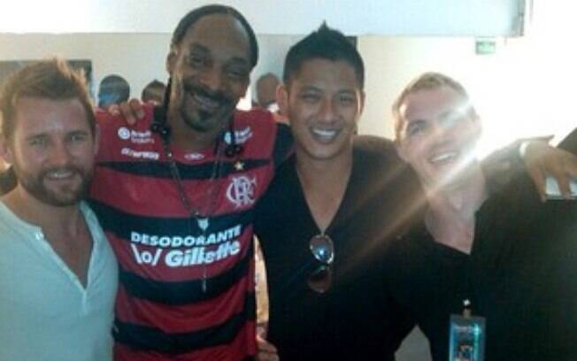 Snoop Dogg com a camisa do Flamengo