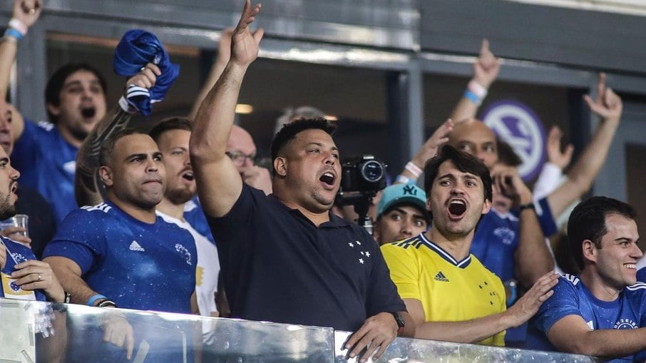 Ronaldo comemora acesso do Cruzeiro à Série A