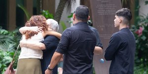 Mãe e filho mortos em acidente na Tijuca são enterrados no Rio