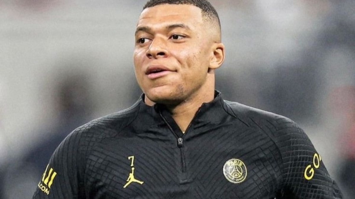 Mbappé se irrita ao ser substituído no PSG