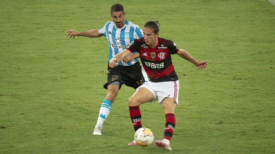 Filipe Luís e Lisandro López durante o encontro entre Flamengo e Racing, em 2020