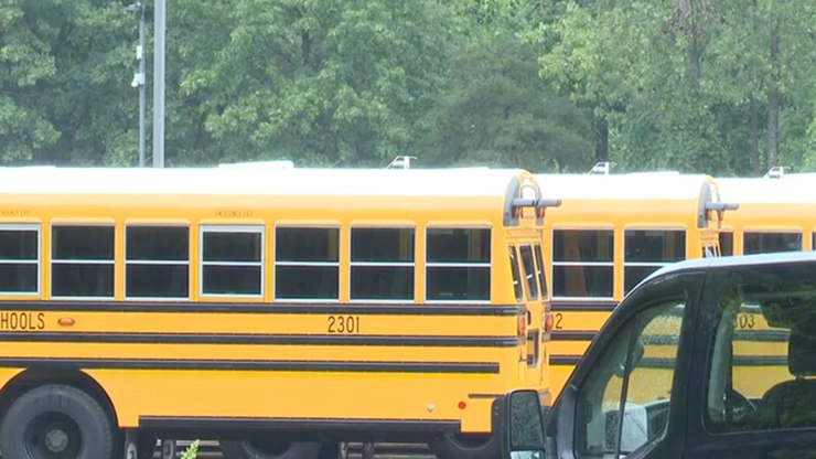 Roubo de catalisadores paralisa ônibus escolares e aulas