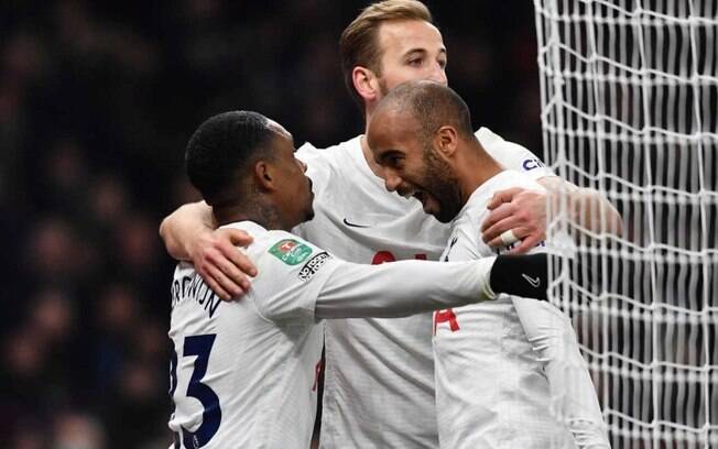 Com gol de Lucas Moura, Tottenham vence o West Ham e vai às semifinais da Copa da Liga Inglesa