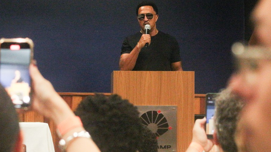 Mano Brown relembrando momentos da trajetória Mano Brown relembrando momentos da trajetória