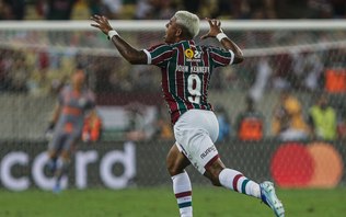 Torcida do Fluminense comemora retorno de John Kennedy
