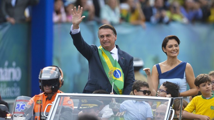 Jair Bolsonaro e a primeira dama durante comemoração do Bicentenário da Independência do Brasil
