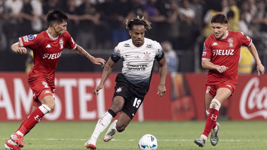 André Carrilo brincou sobre usar verde no Estádio Azteca