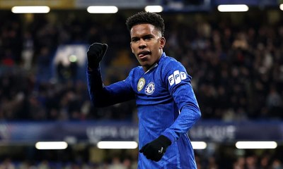 Técnico do Chelsea explica ausência de Estêvão