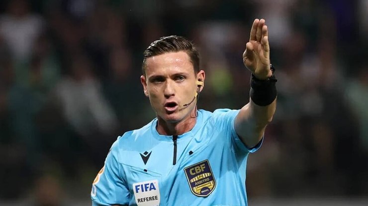 Deboche? Em meio às críticas, juiz deixou Morumbis cantarolando