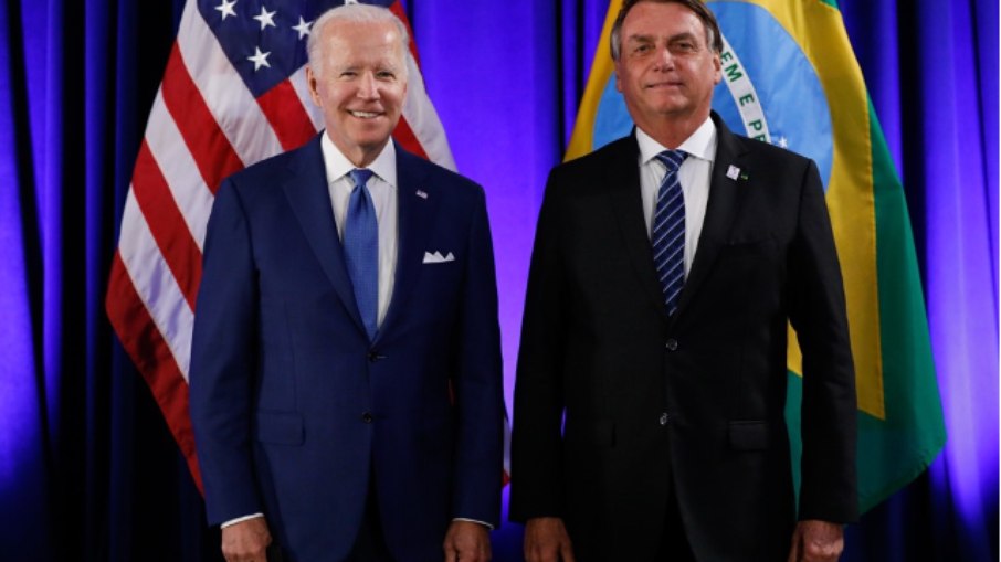 O presidente Jair Bolsonaro reuniu-se com o presidente dos EUA, Joe Biden, à margem da IX Cúpula das Américas, em Los Angeles.