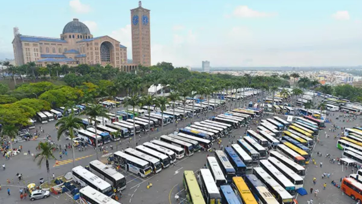 Pátio para ônibus da Basílica de Aparecida
