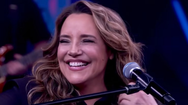 Ana Carolina namora ex-Globo e ganha declaração