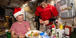 VÍDEO: astronautas da ISS comemoram Natal no espaço