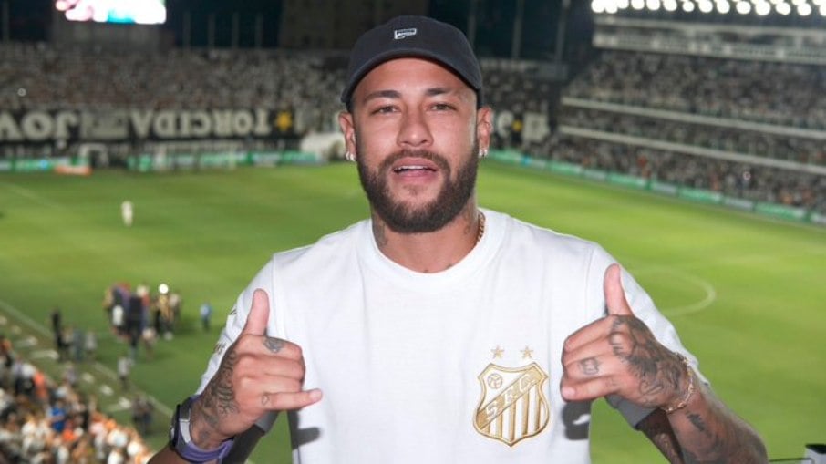 Neymar acompanha vitória do Santos na Vila