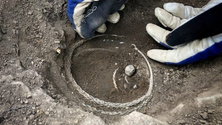 Tesouro viking de mais de 1000 anos é descoberto em fazenda