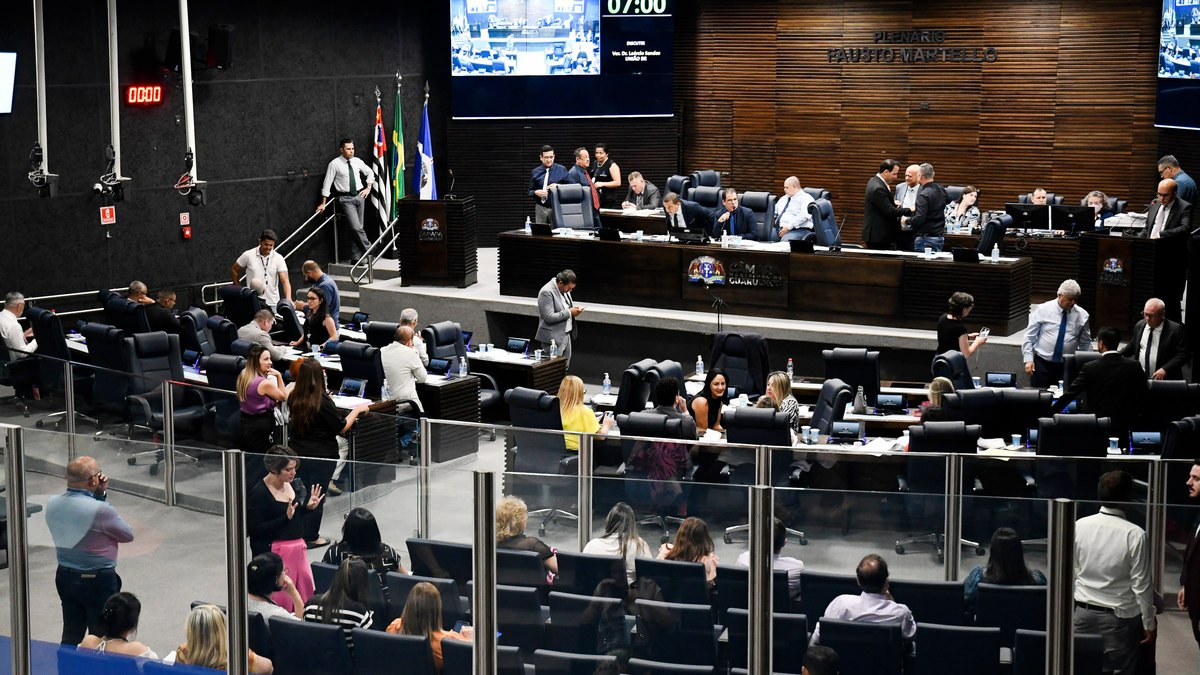 A Sessão tem início previsto às 14 horas. A Sessão tem início previsto às 14 horas.